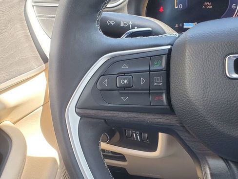 Used 2025 Jeep Grand Cherokee Limited w/ Luxury Tech Group II AWD/4WD image 17