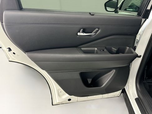 Used 2024 Nissan Pathfinder SL AWD/4WD image 27