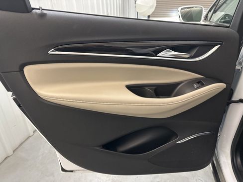 Used 2020 Buick Enclave Essence image 31