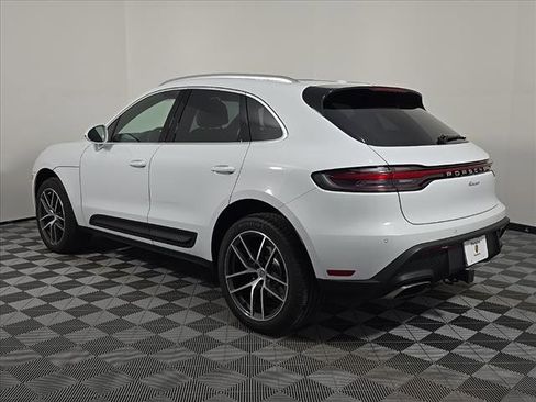 Certified 2025 Porsche Macan image 3
