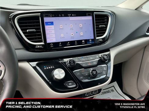 Used 2023 Chrysler Pacifica Touring-L FWD image 34