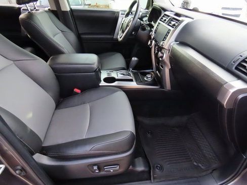 Used 2022 Toyota 4Runner SR5 Premium image 10