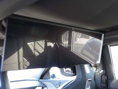 New 2026 BMW 740i w/ Premium Package image 17