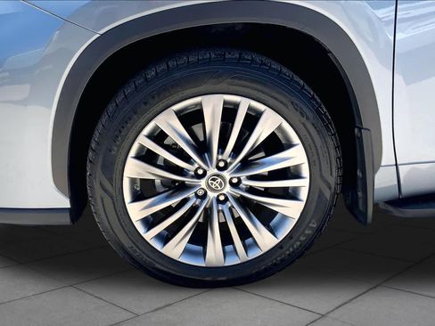 Used 2021 Toyota Highlander Platinum AWD/4WD image 11