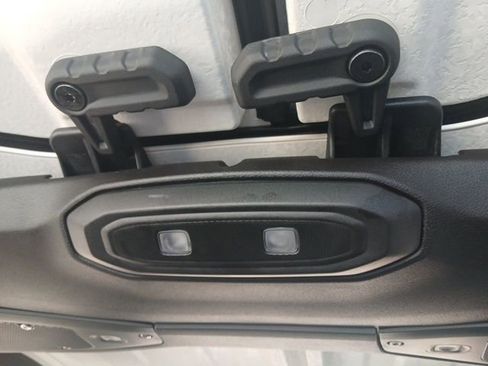 Used 2025 Jeep Wrangler Sport image 31