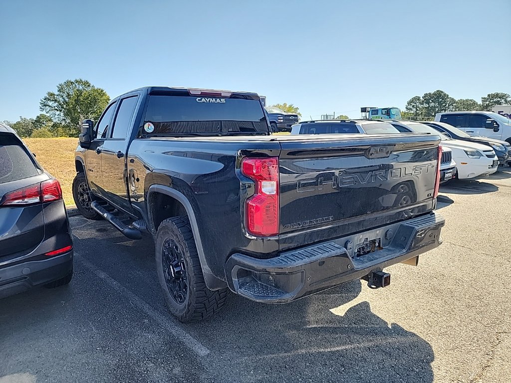Used 2021 Chevrolet Silverado 2500 LT w/ Midnight Edition AWD/4WD image 3