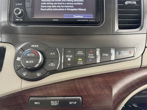 Used 2014 Toyota Sienna XLE image 30