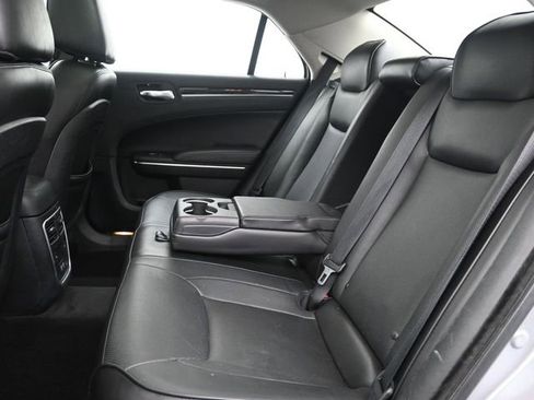 Used 2018 Chrysler 300 Limited w/ Safetytec Plus Group image 24