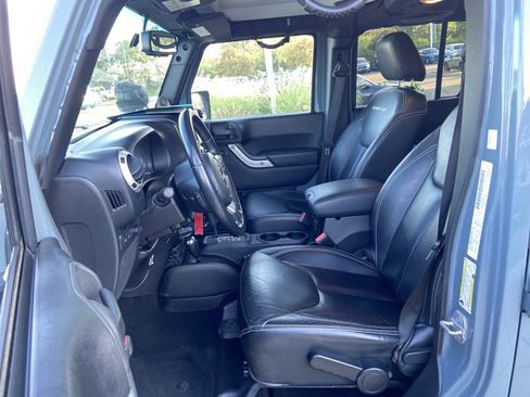 Used 2014 Jeep Wrangler Unlimited Rubicon w/ Connectivity Group AWD/4WD image 31