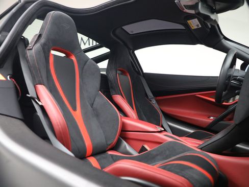 Used 2019 McLaren 720S Performance RWD image 23