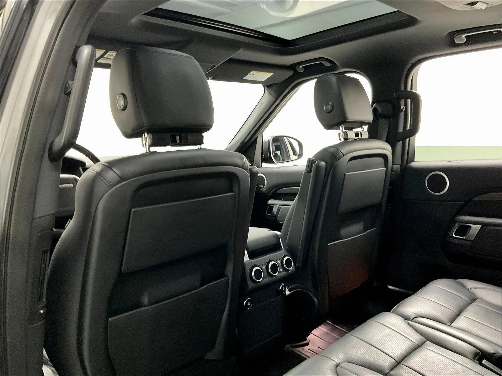 Used 2019 Land Rover Discovery HSE AWD/4WD image 46