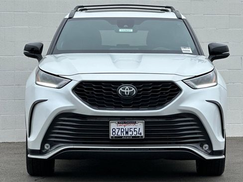Used 2022 Toyota Highlander XSE image 11