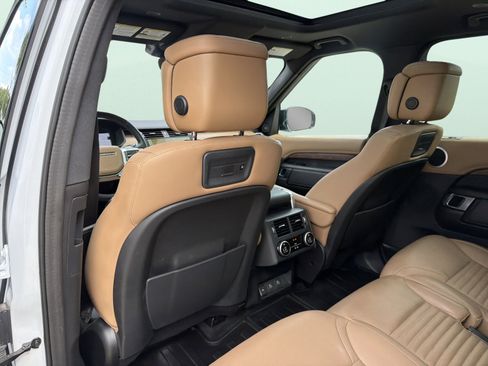 Used 2023 Land Rover Discovery Metropolitan Edition AWD/4WD image 22