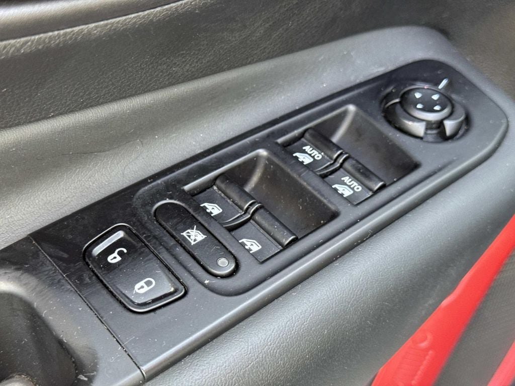 Used 2023 Jeep Renegade Trailhawk AWD/4WD image 26