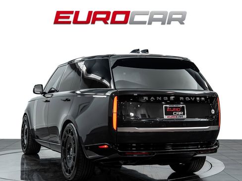 Used 2025 Land Rover Range Rover SV AWD/4WD image 3