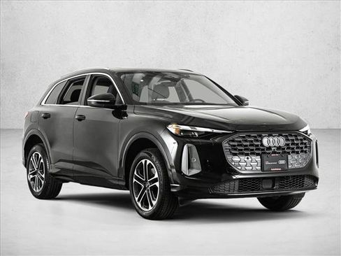 Certified 2025 Audi Q5 Premium w/ Convenience Package AWD/4WD image 3