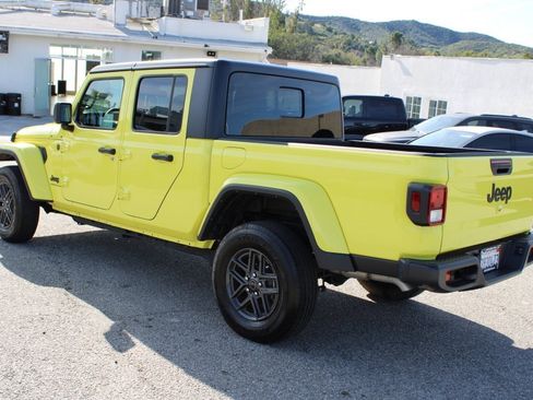 Used 2024 Jeep Gladiator Sport image 6