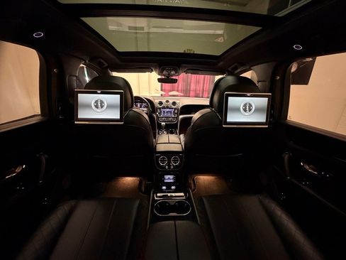 Used 2017 Bentley Bentayga AWD/4WD image 72