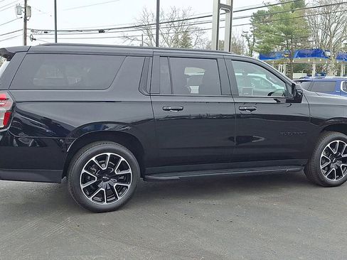 Certified 2024 Chevrolet Suburban RST w/ Luxury Package AWD/4WD image 3