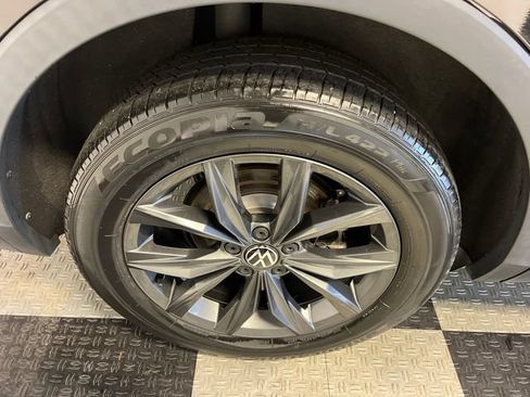 Used 2022 Volkswagen Tiguan SE FWD image 13