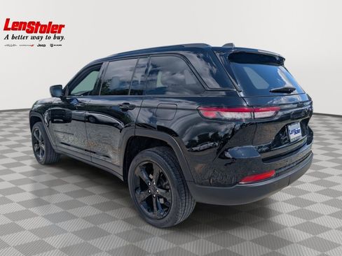 Used 2023 Jeep Grand Cherokee Altitude AWD/4WD image 3