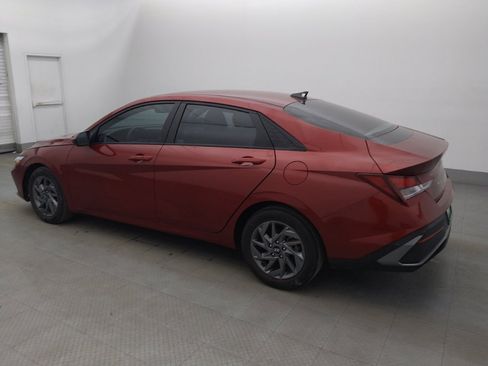 Used 2024 Hyundai Elantra SEL image 3