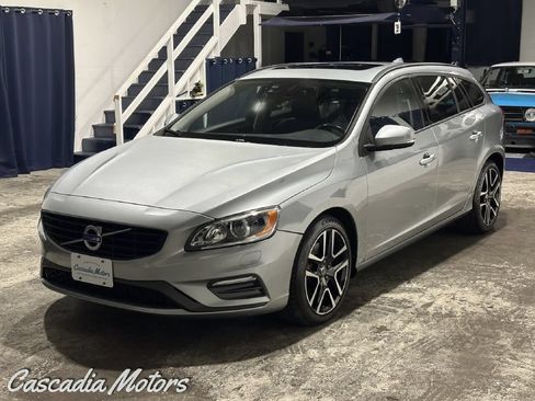 Used 2018 Volvo V60 T5 Dynamic w/ Vision Package AWD/4WD image 5