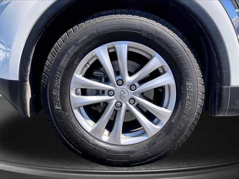 Used 2017 INFINITI QX70 AWD w/ Premium Package image 9