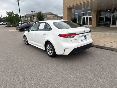 Used 2025 Toyota Corolla LE FWD image 2
