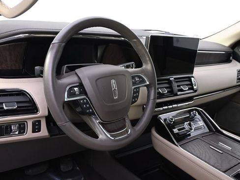 Used 2022 Lincoln Navigator Reserve AWD/4WD image 11