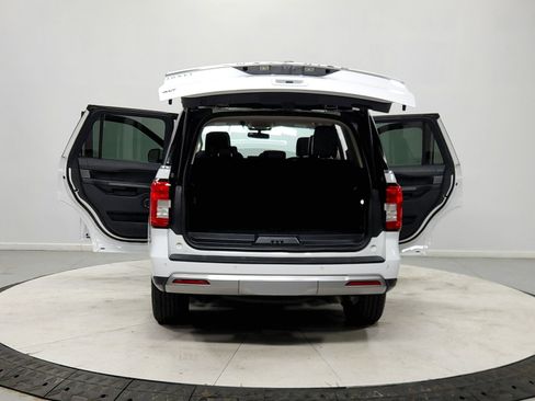Used 2024 Ford Expedition XLT image 14