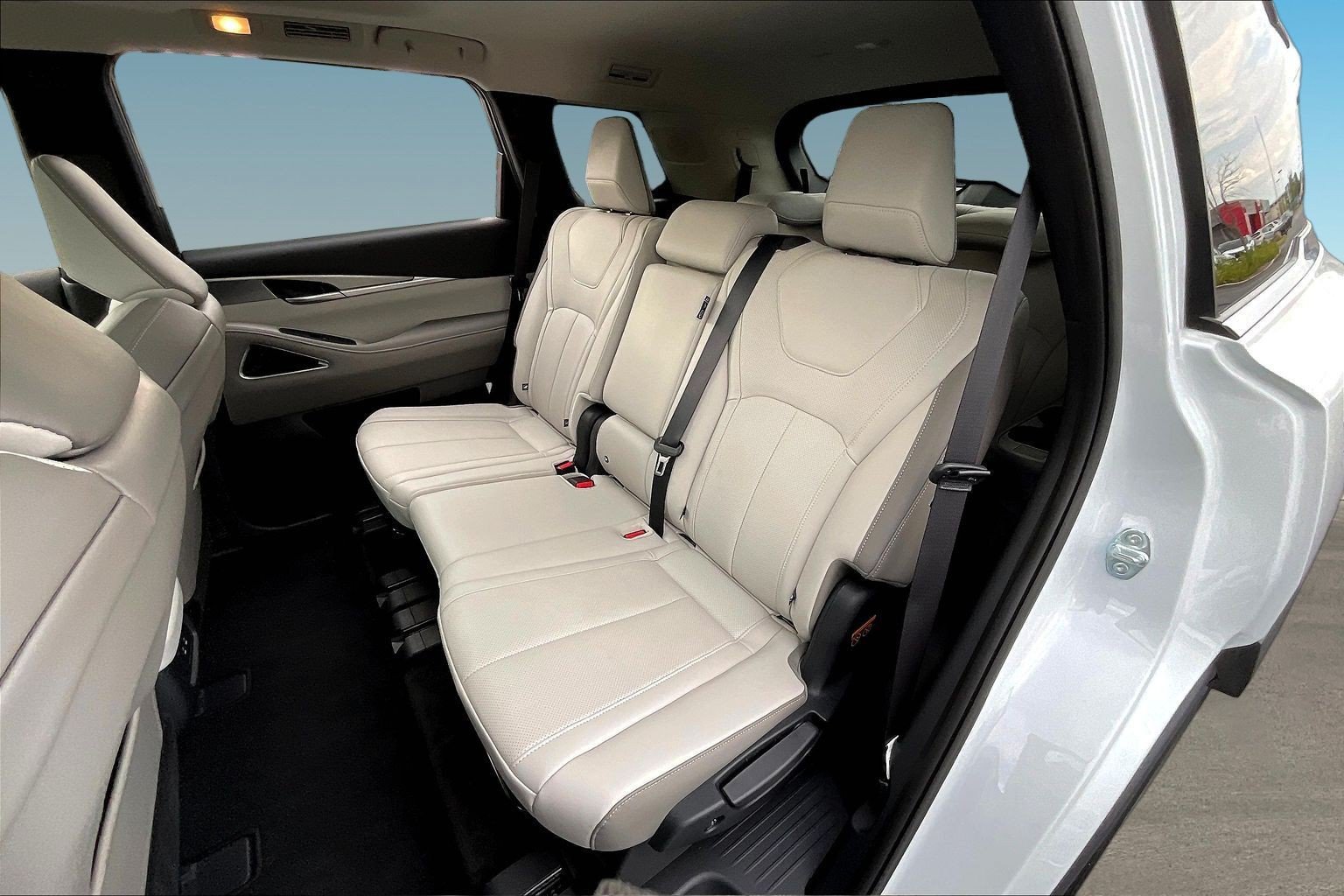 Used 2027 INFINITI QX60 Luxe w/ Cargo Package AWD/4WD image 21