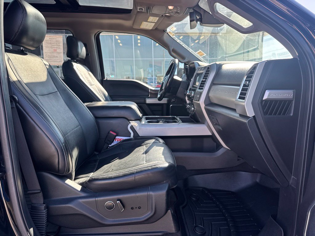 Used 2017 Ford F250 Lariat w/ Lariat Ultimate Package AWD/4WD image 32