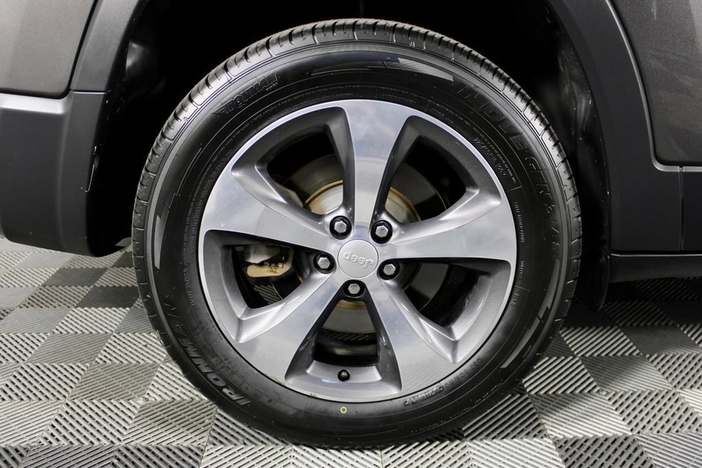 Used 2019 Jeep Cherokee Limited AWD/4WD image 11
