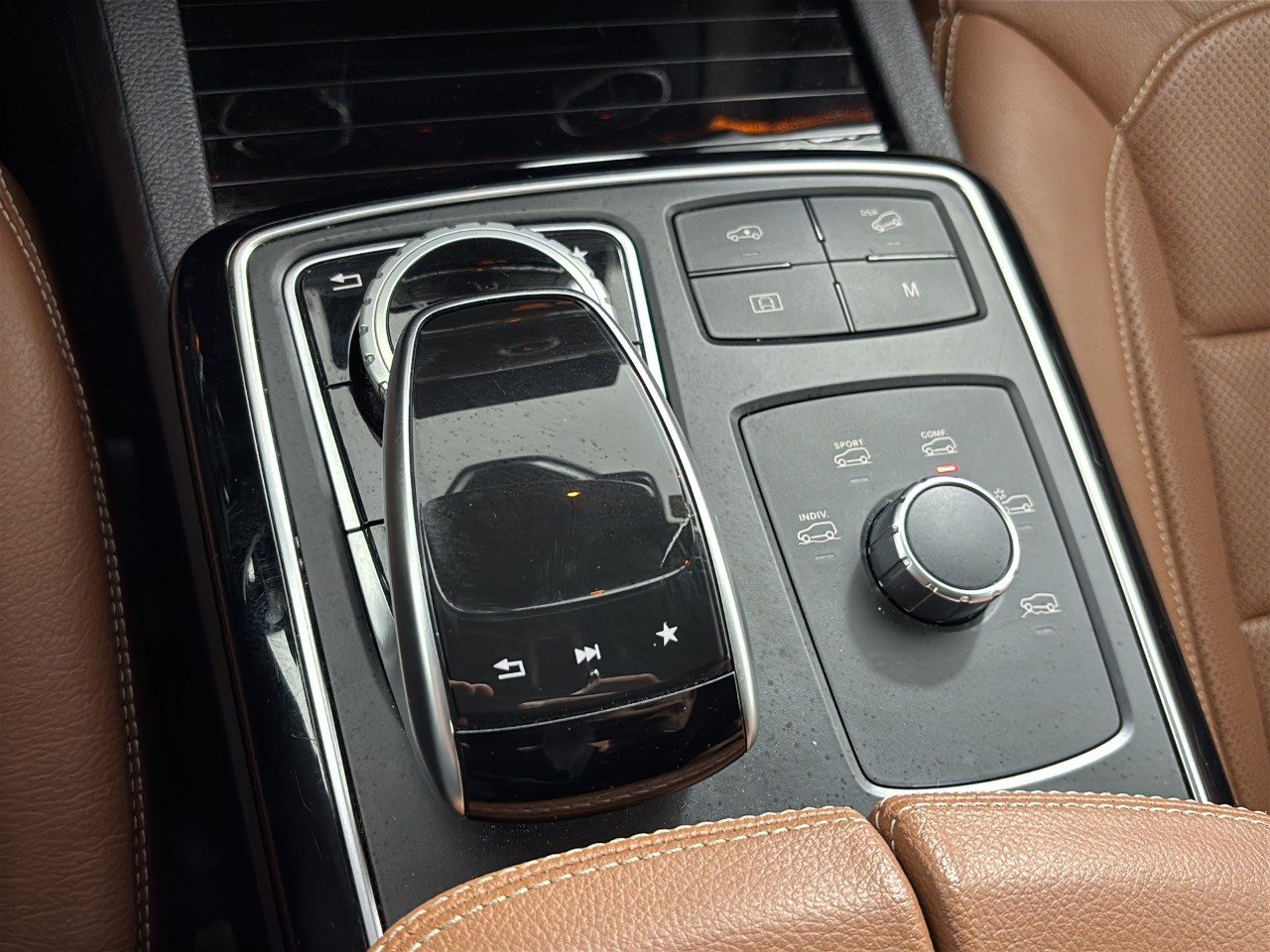 Used 2018 Mercedes-Benz GLS 550 4MATIC image 21