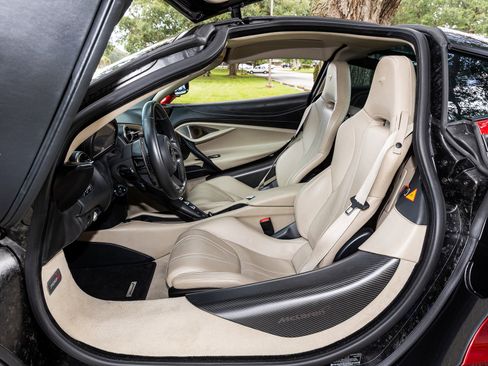 Used 2018 McLaren 720S Luxury RWD image 40