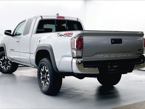 Used 2022 Toyota Tacoma TRD Off-Road image 2