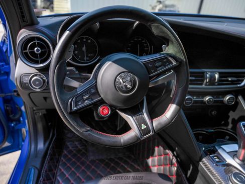 Used 2020 Alfa Romeo Giulia Quadrifoglio w/ Nero Edizione image 18