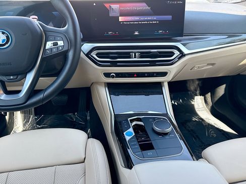 Used 2023 BMW i4 eDrive35 w/ Premium Package RWD image 17