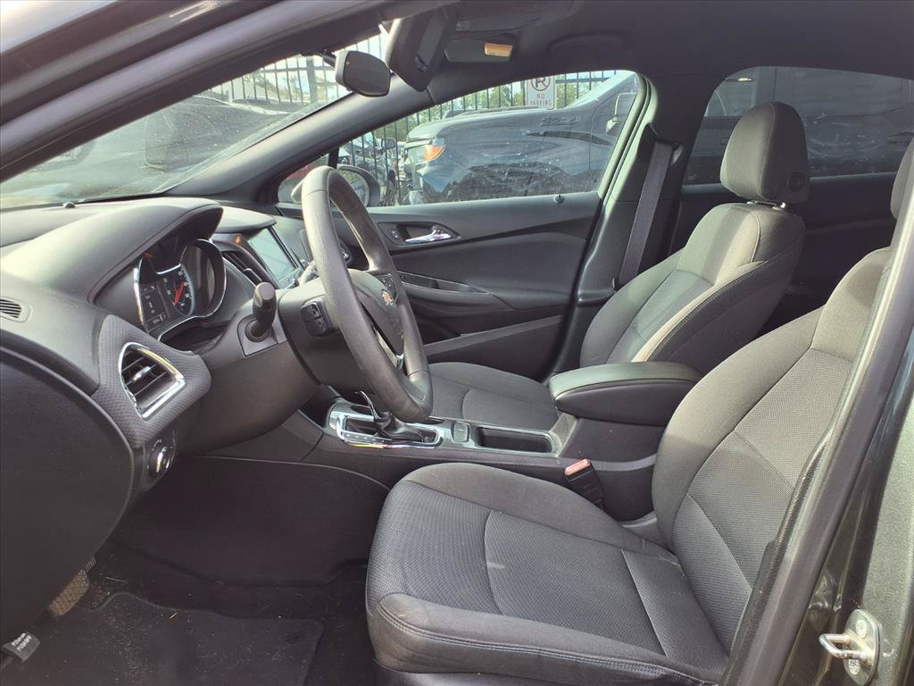 Used 2017 Chevrolet Cruze LT w/ Convenience Package FWD image 11