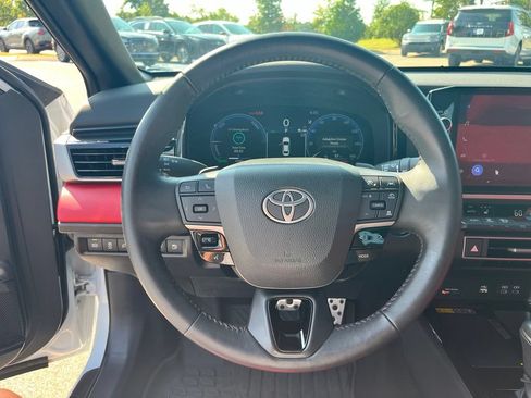 Used 2025 Toyota Camry XSE FWD image 15