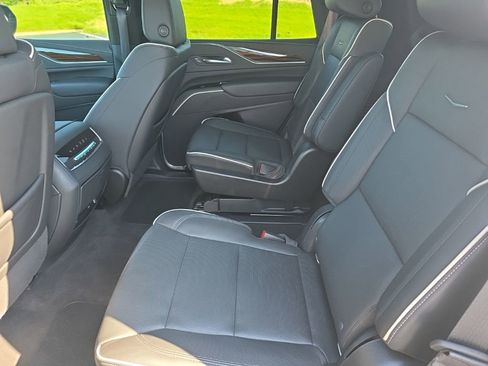 Used 2022 Cadillac Escalade Premium Luxury RWD image 10