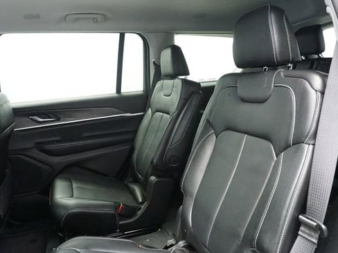 Used 2023 Jeep Grand Cherokee L Limited w/ Black Appearance Package image 23