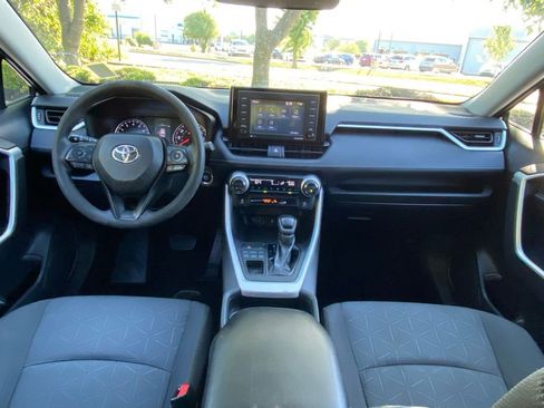 Used 2021 Toyota RAV4 XLE AWD/4WD image 27
