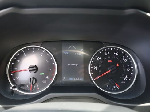 Used 2021 Toyota RAV4 XLE w/ Convenience Package FWD image 39