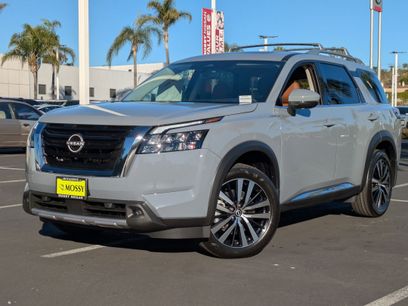 New 2025 Nissan Pathfinder Platinum w/ Cargo Package