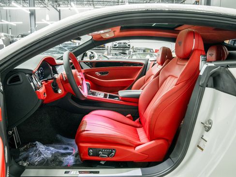 Used 2025 Bentley Continental GT image 23