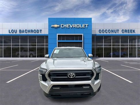 Used 2025 Toyota Tacoma SR5 image 3