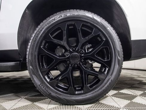 Used 2022 Chevrolet Suburban RST w/ Sport Performance Package image 47