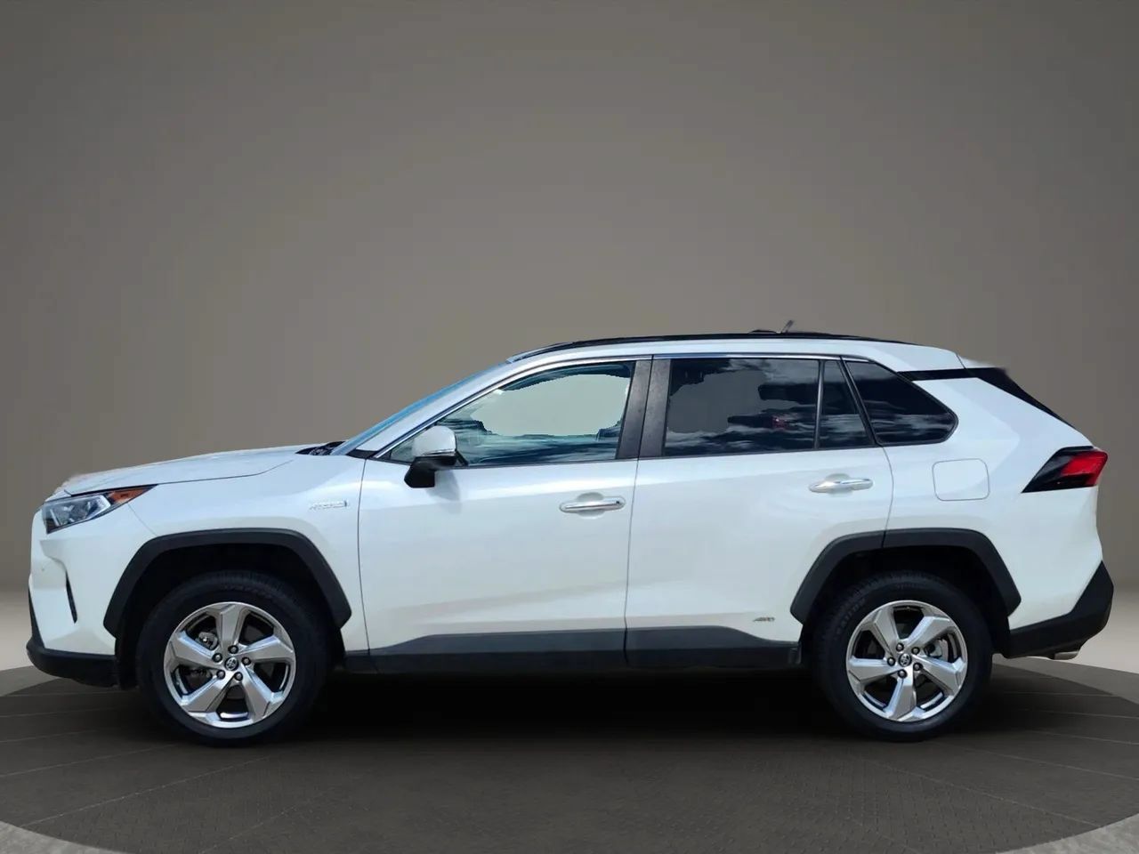 Used 2019 Toyota RAV4 Limited w/ Carpet Mat Package AWD/4WD image 2